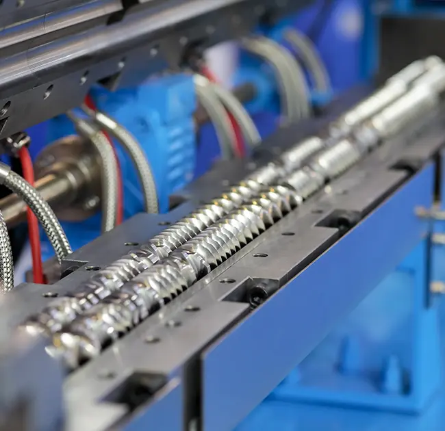 Il-proċess tax-xogħol u l-prekawzjonijiet tat-tħaddim tal-granulatur tal-fowm b'żewġ kamin